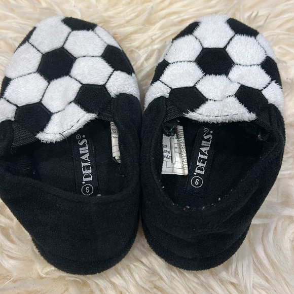 Black and White Soccer Style Slip-On Slippers with Grip in size 6 - Picture 3 of 4